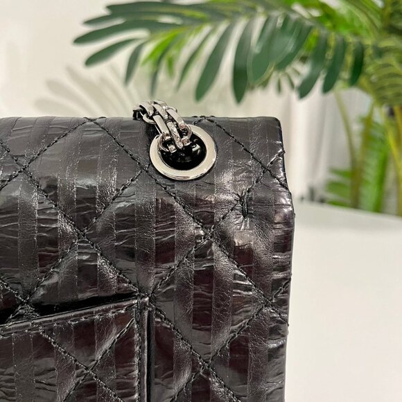 Chanel Black Striped Calfskin 2.55 Reissue 226 Double Flap Bag - Picture 13 of 15